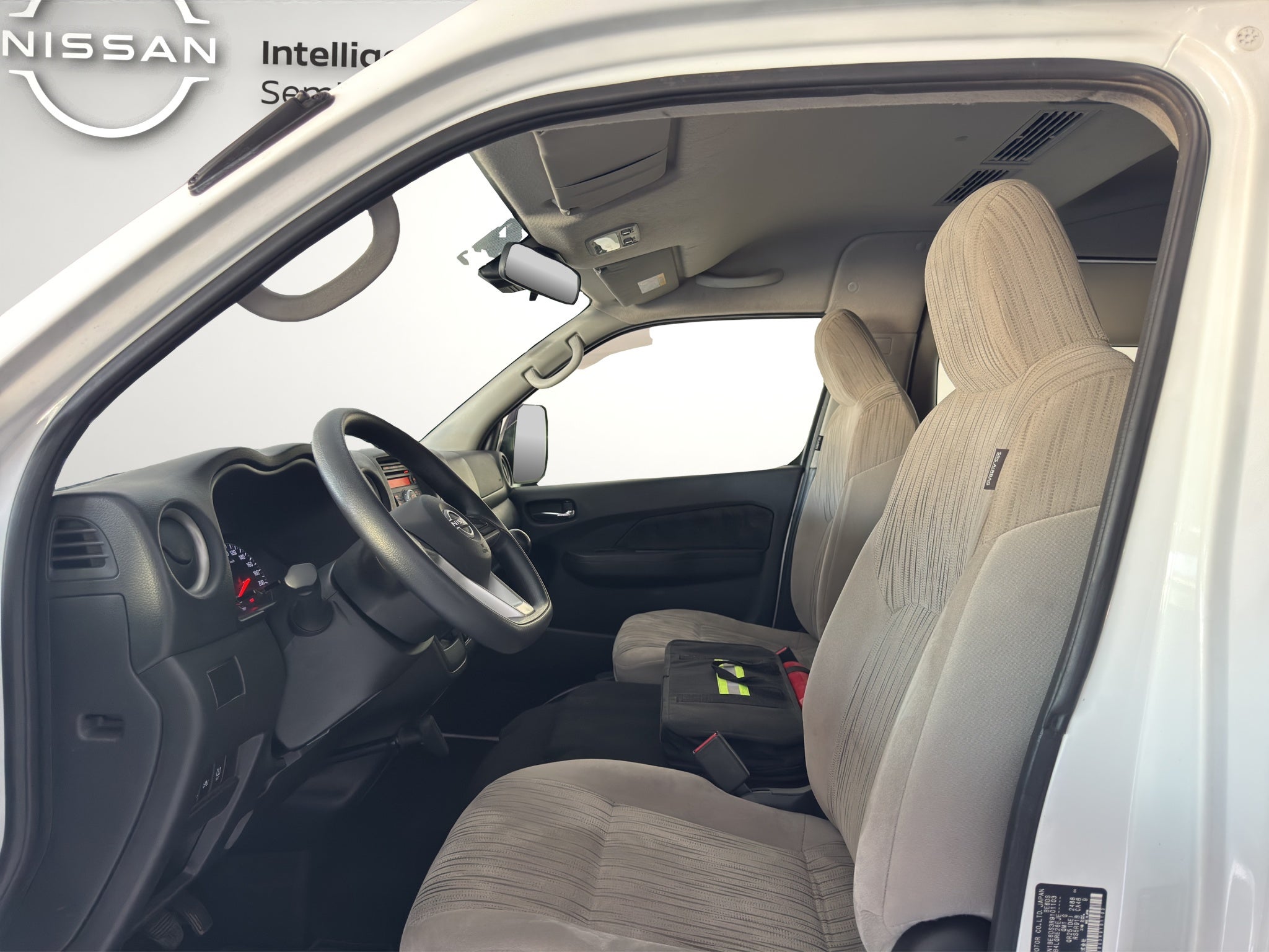 2024 Nissan URVAN 4P AMPLIA L42.5 MAN 15PAS PSEG