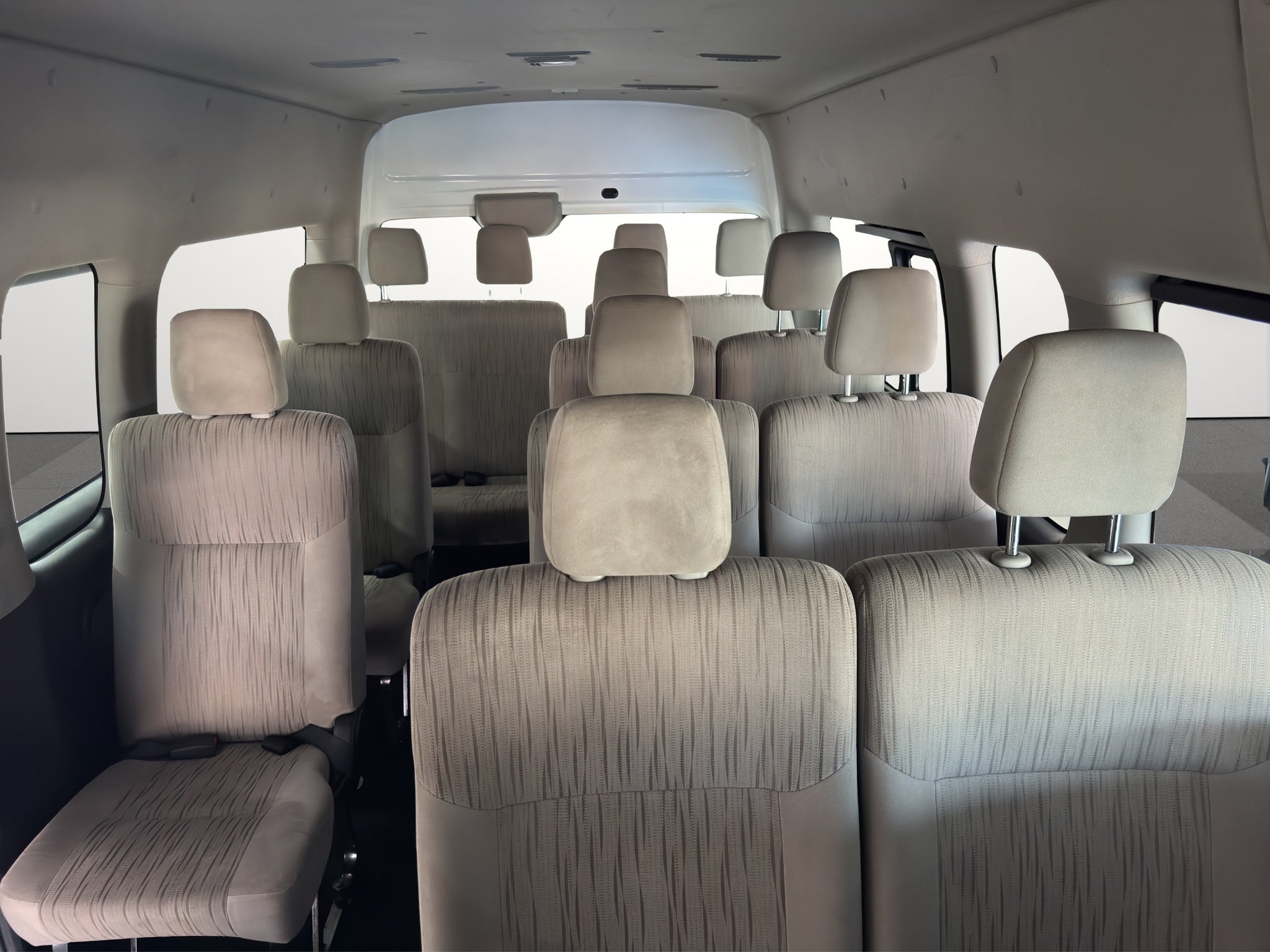 2024 Nissan URVAN 4P AMPLIA L42.5 MAN 15PAS PSEG