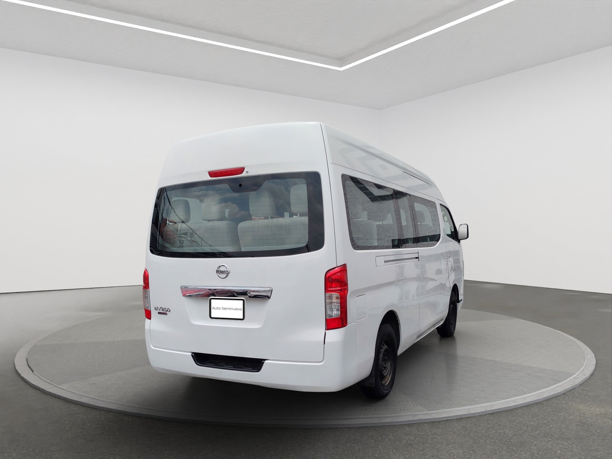 2021 Nissan URVAN 4 PTS AMPLIA TM5 AAC DESEM TRAS 15 PAS