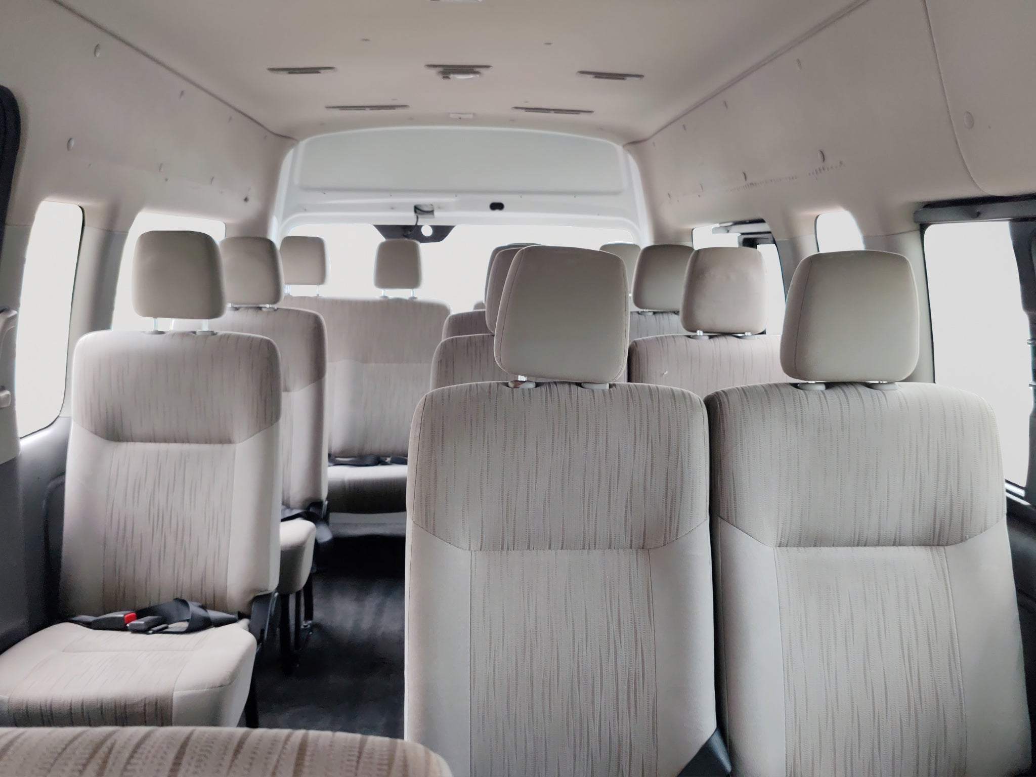2021 Nissan URVAN 4 PTS AMPLIA TM5 AAC DESEM TRAS 15 PAS