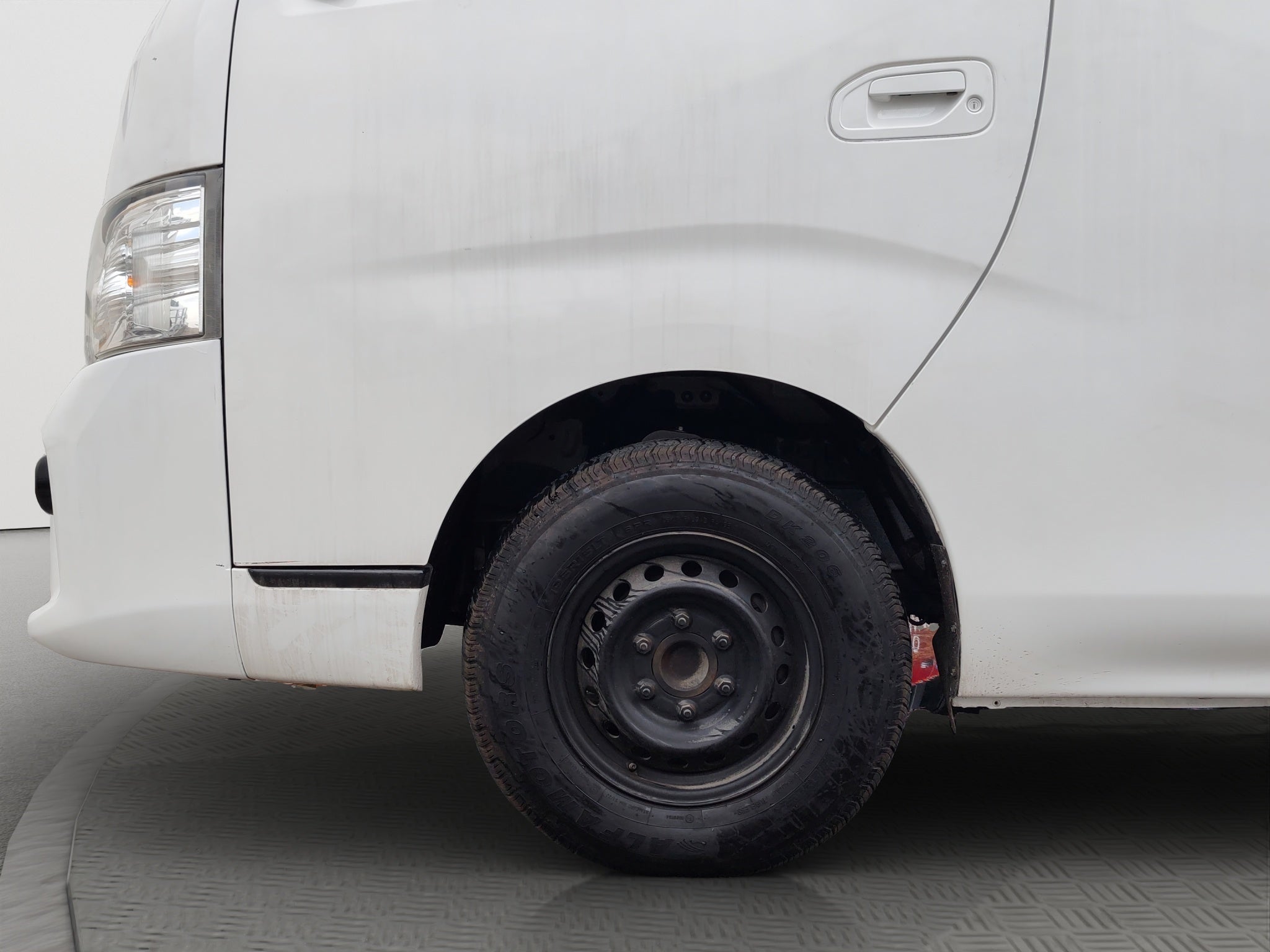 2021 Nissan URVAN 4 PTS AMPLIA TM5 AAC DESEM TRAS 15 PAS