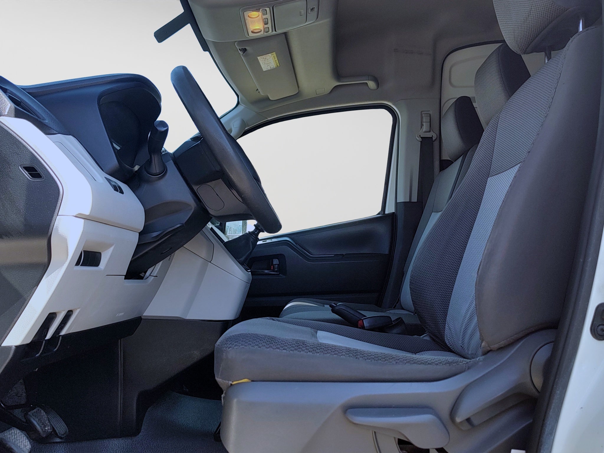 2022 Toyota HIACE 4 PTS DX SUPERLARGA TM5 CVENTANAS