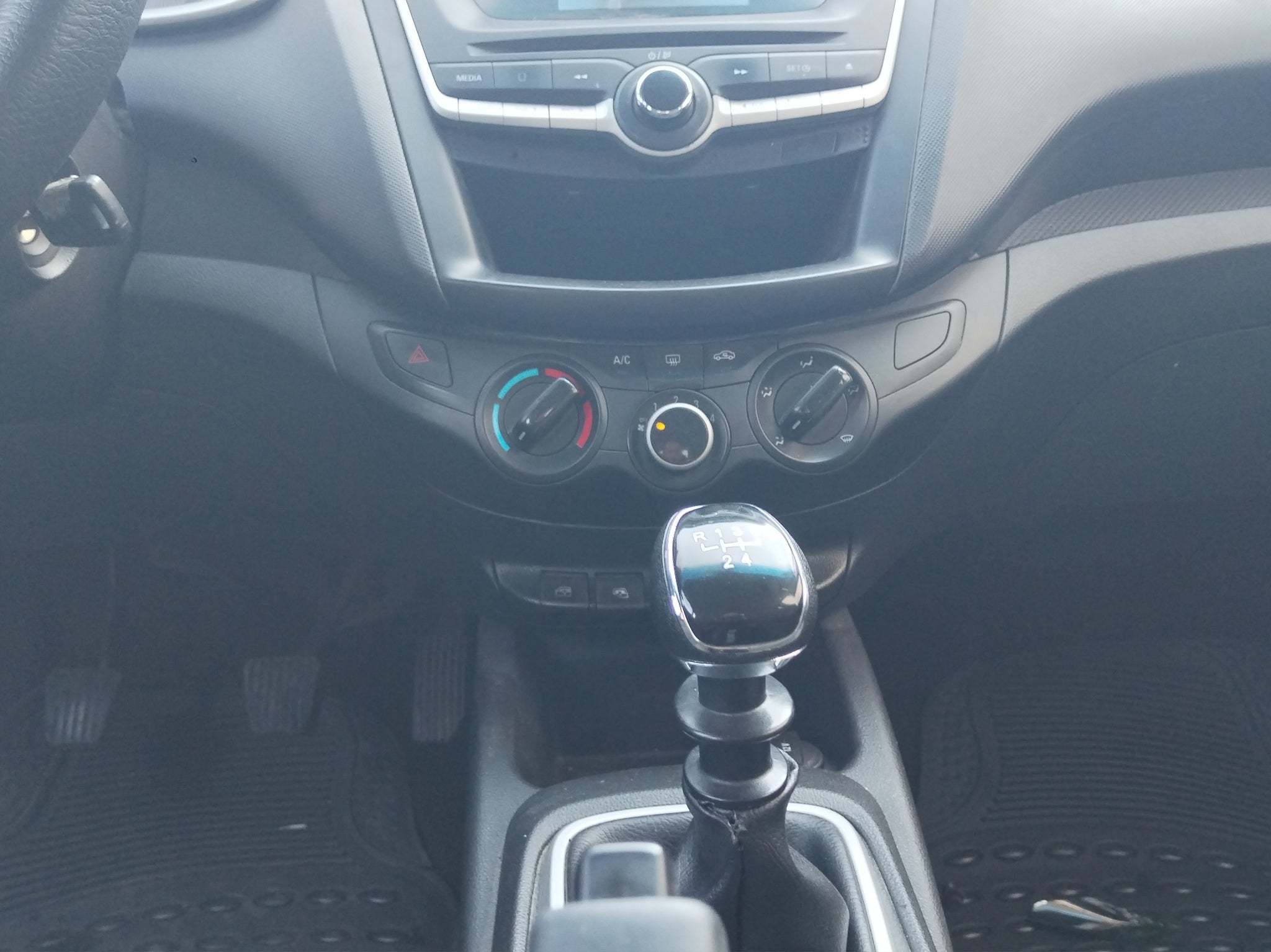 2020 Chevrolet AVEO 4 PTS LS TM5 AAC R-14