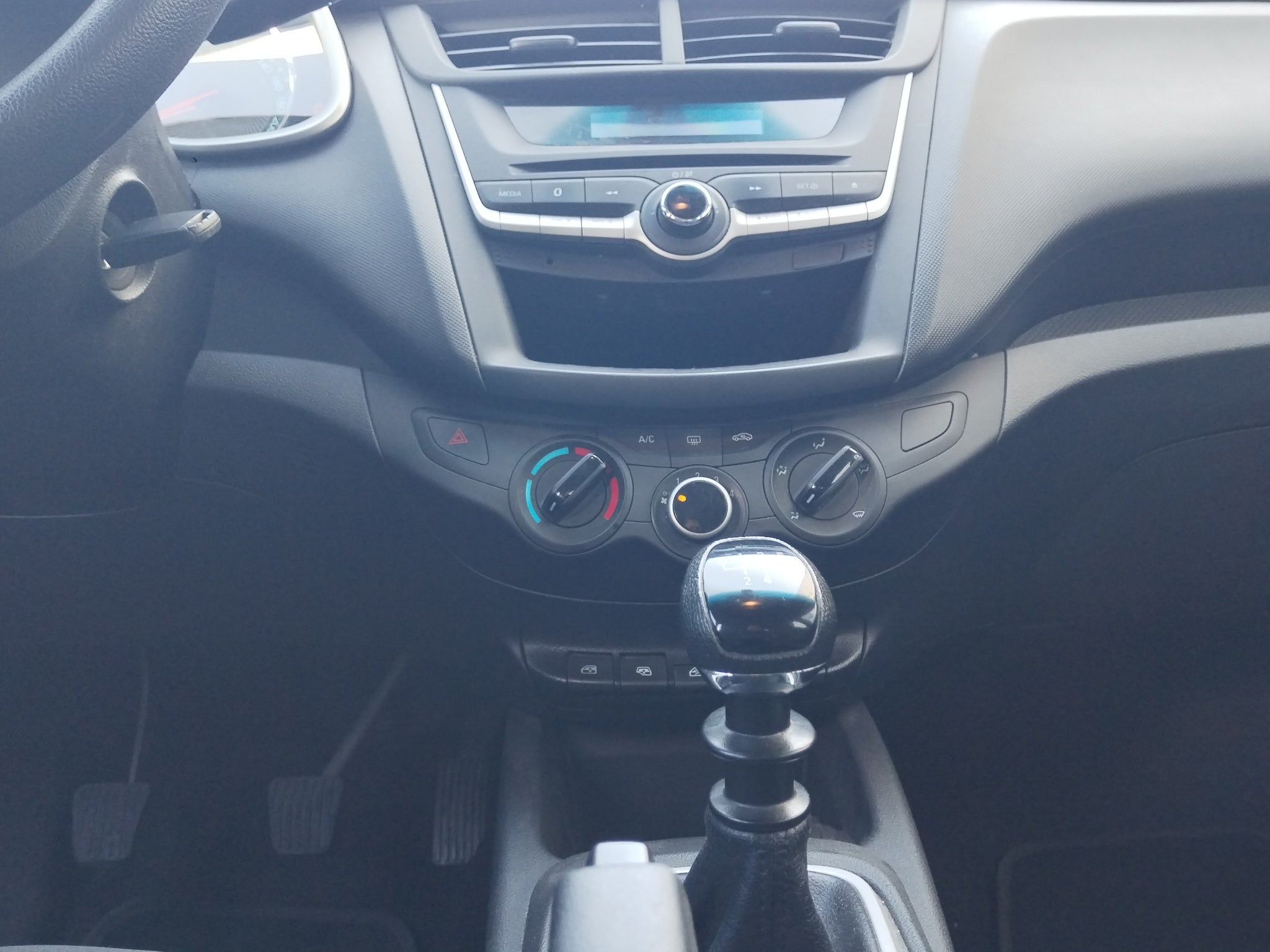 2020 Chevrolet AVEO 4 PTS LS TM5 AAC R-14