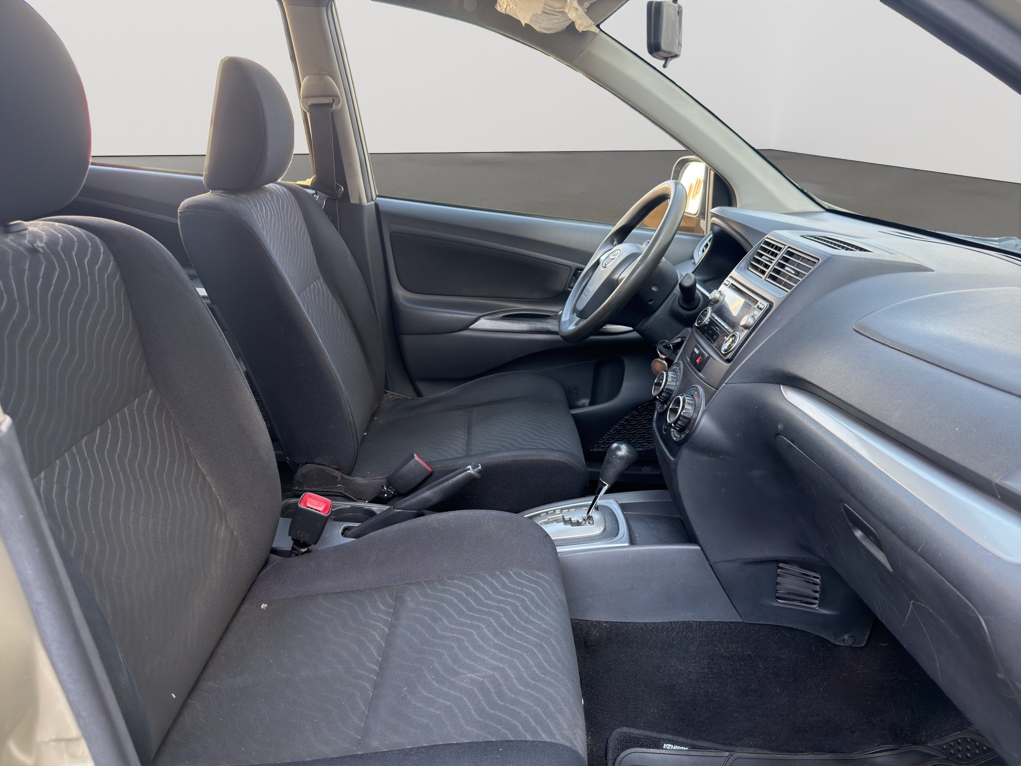 2018 Toyota AVANZA 5 PTS LE TA AAC BA R-14