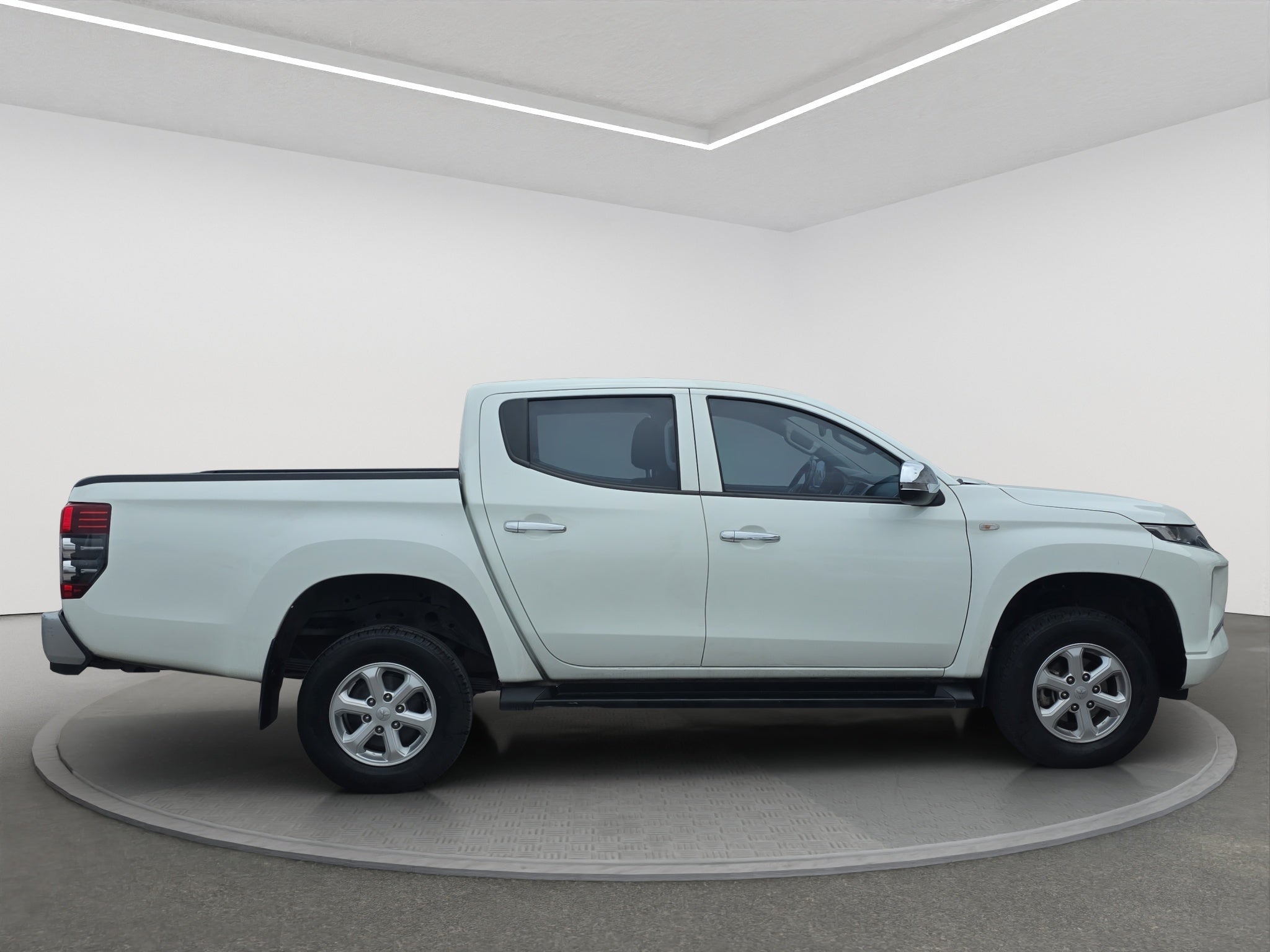 2023 Mitsubishi L200 4 PTS GLX CABINA DOBLE 24TD TM5 4X4