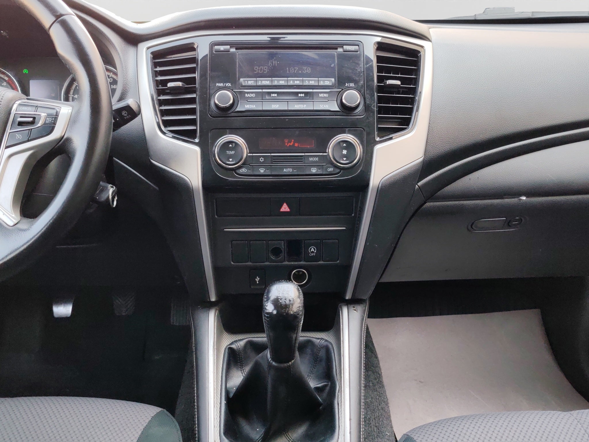 2022 Mitsubishi L200 4 PTS GLX CABINA DOBLE 24TD TM5 4X4