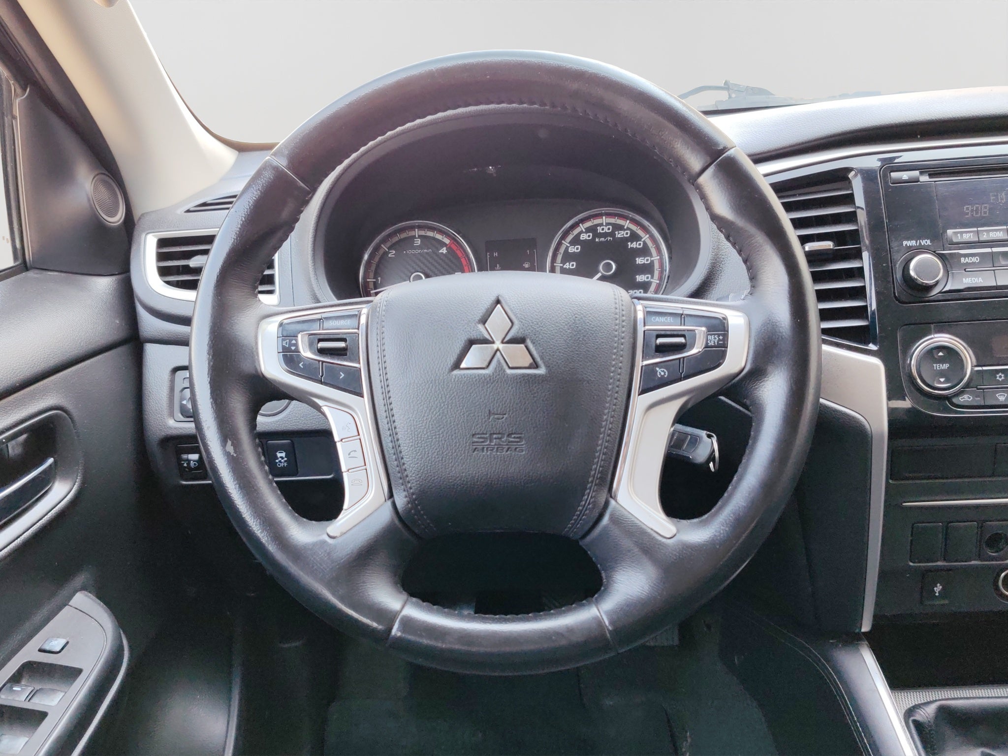 2022 Mitsubishi L200 4 PTS GLX CABINA DOBLE 24TD TM5 4X4