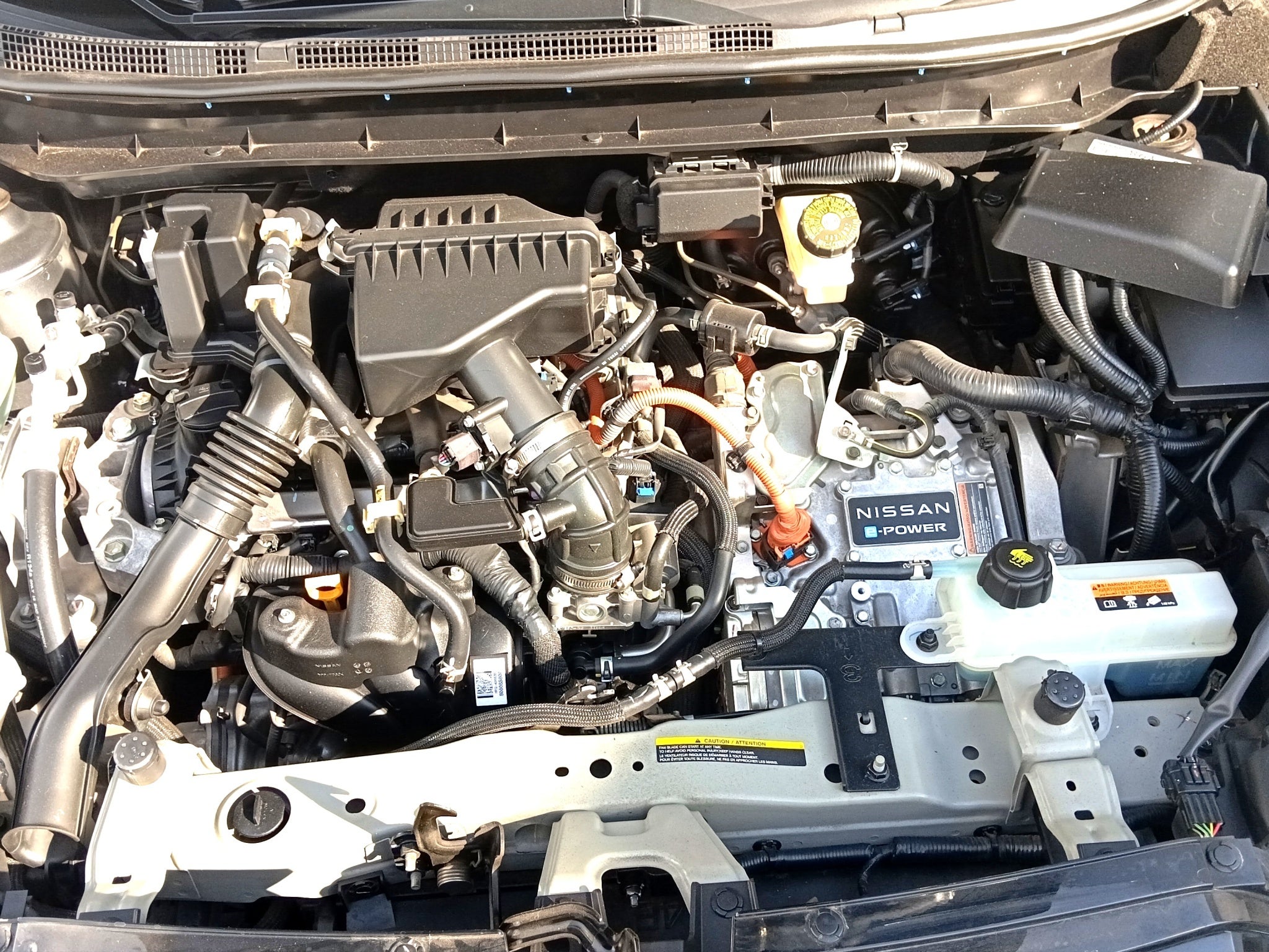 2023 Nissan KICKS 5 PTS E-POWER PLATINUM ELECTA PIEL ADAS RA-17