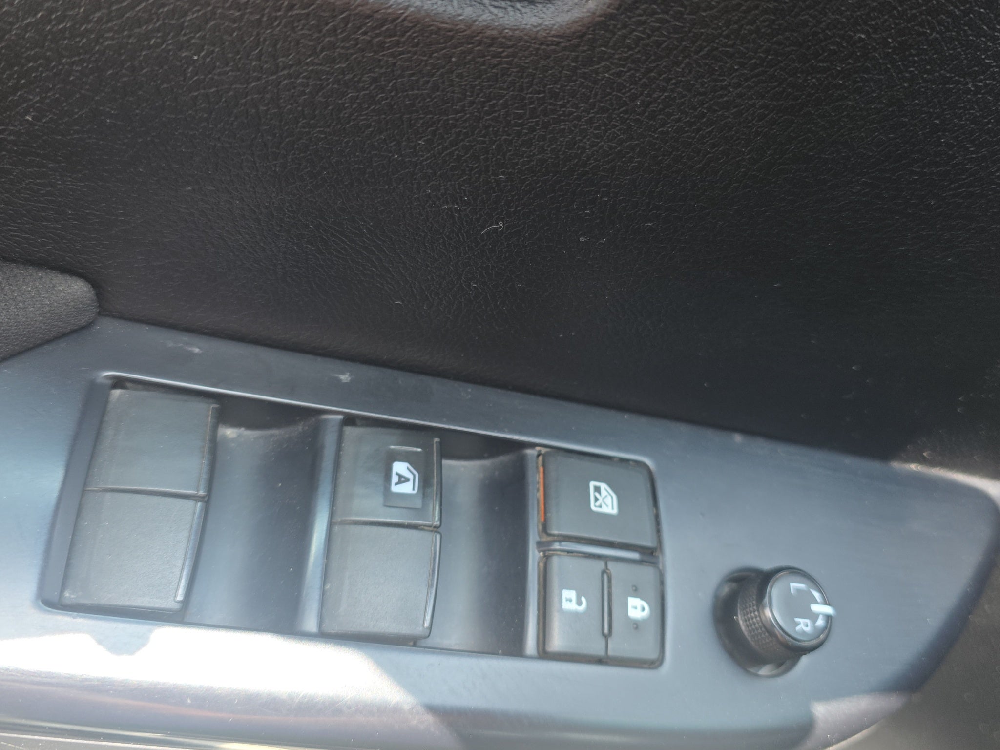 2024 Toyota HILUX 4P DOBLE CABINA SR L42.7 MAN