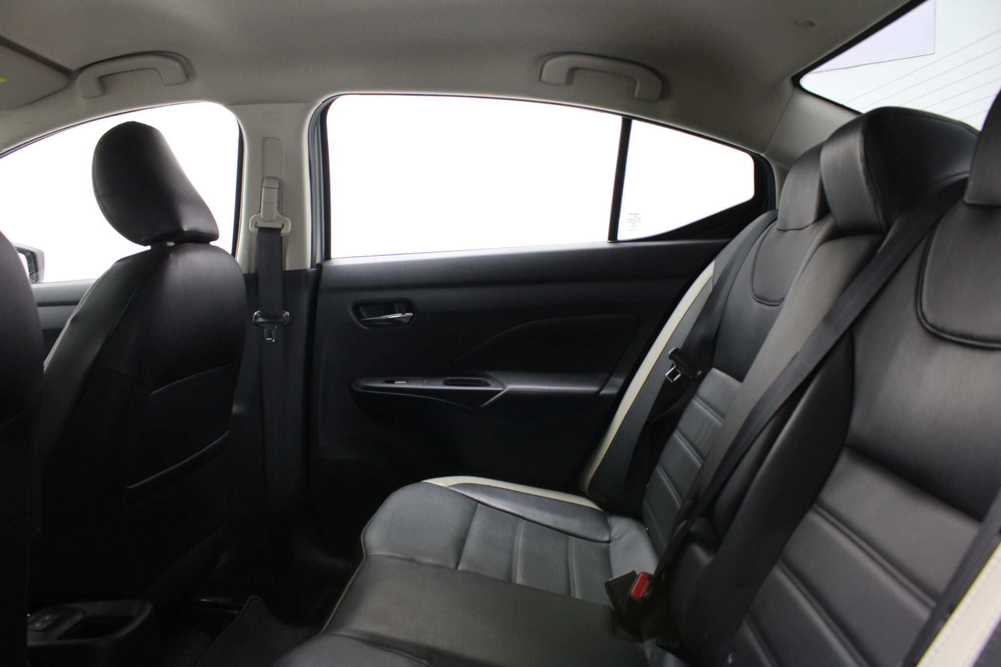 2021 Nissan Versa 1.6 Platinum Piel At