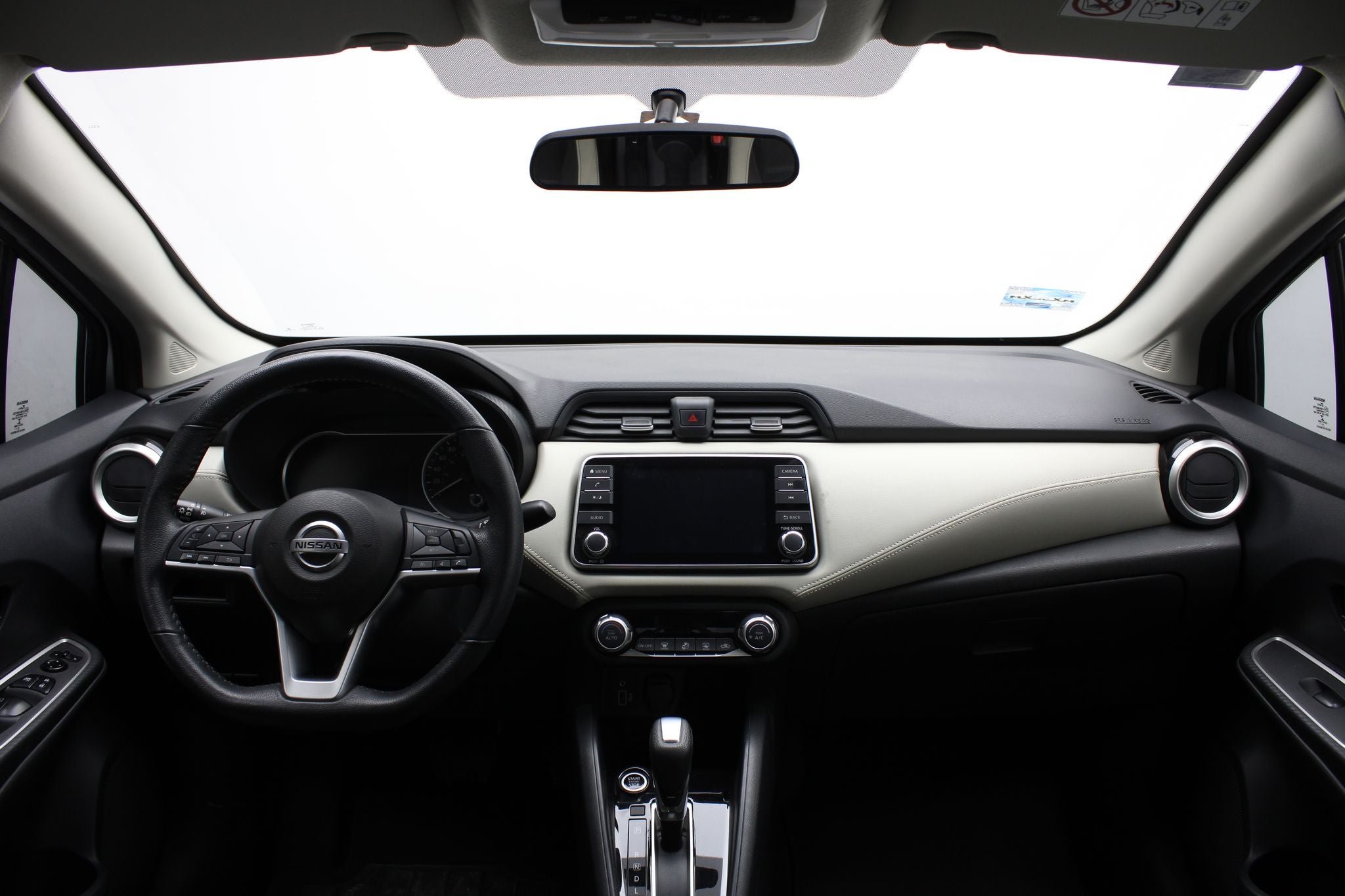 2021 Nissan Versa 1.6 Platinum Piel At