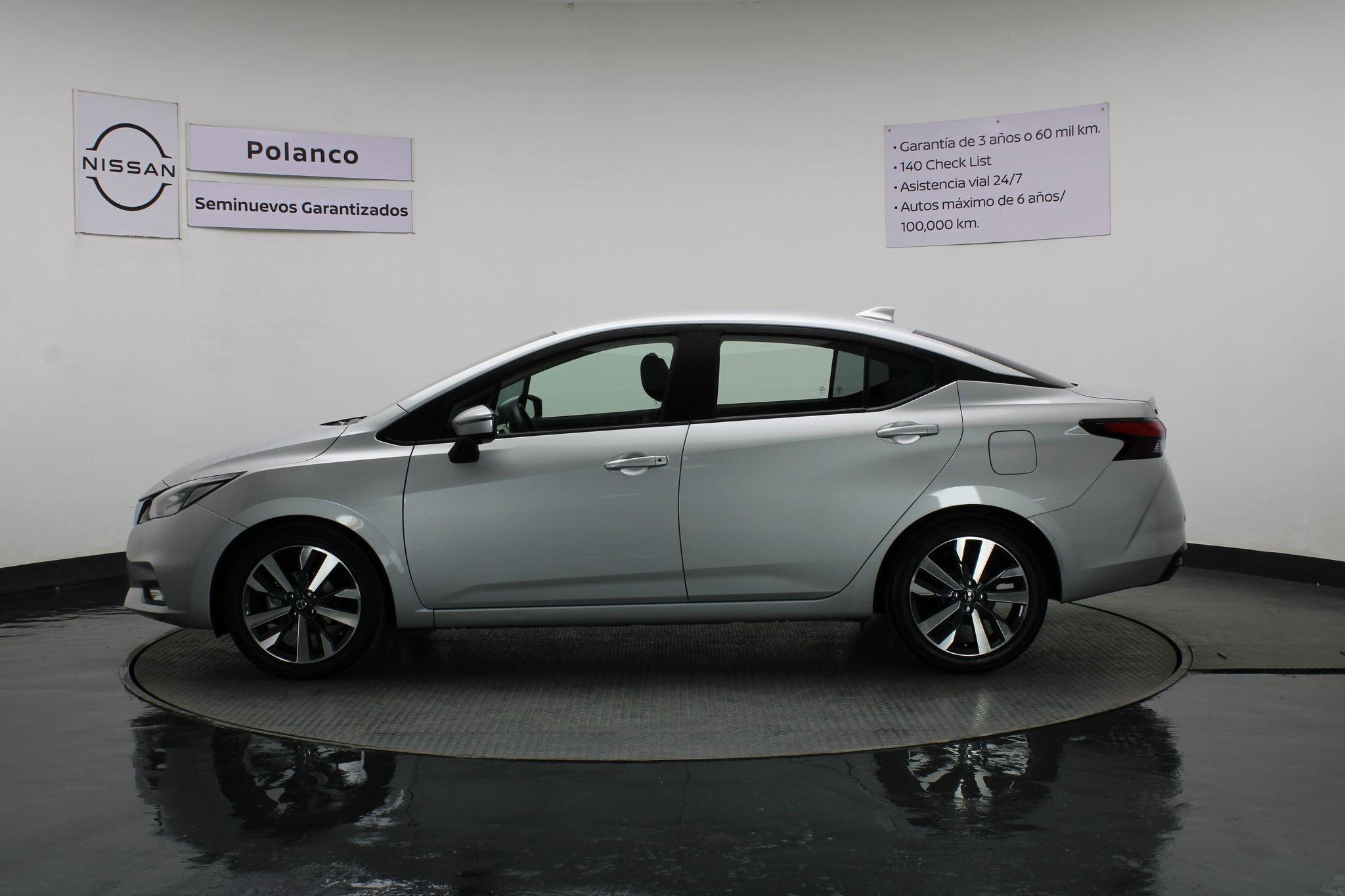 2021 Nissan Versa 1.6 Platinum Piel At