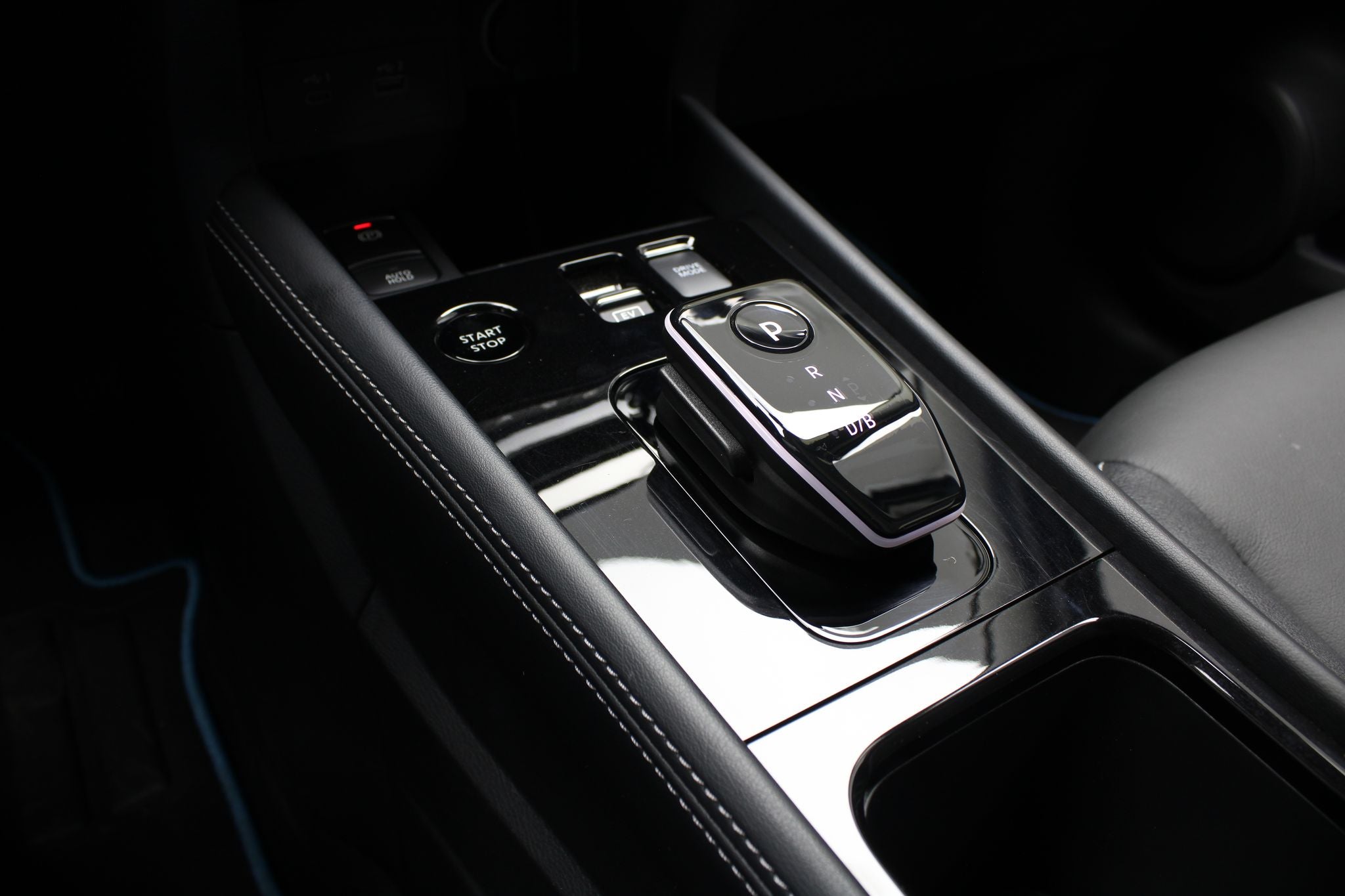 2025 Nissan Kicks E-Power Platinum At