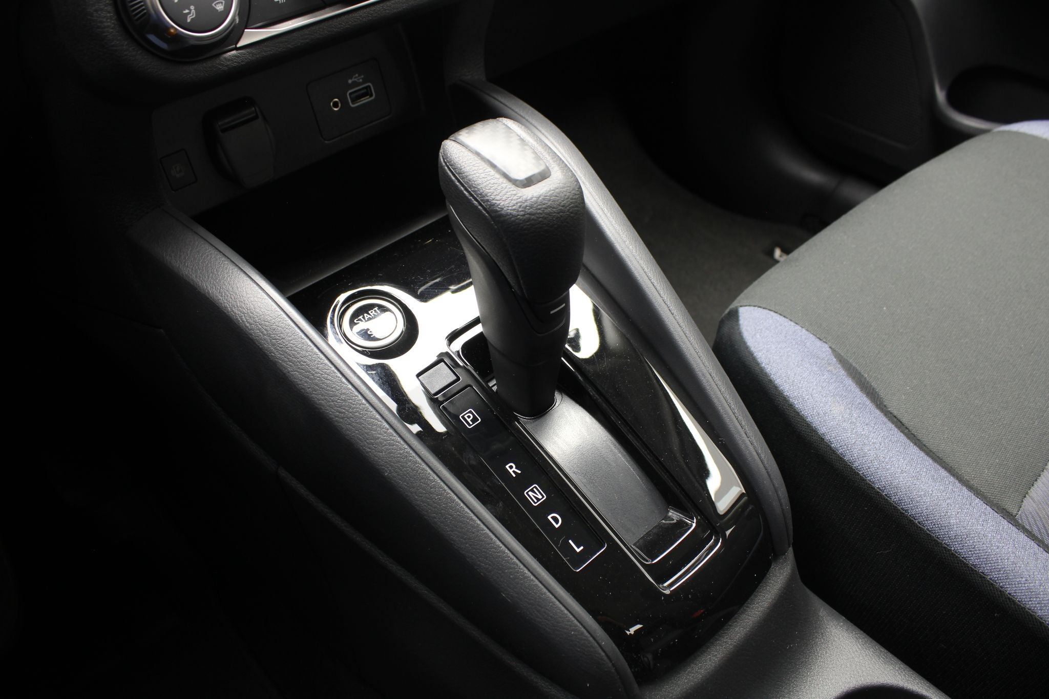 2025 Nissan Versa 1.6 Advance At