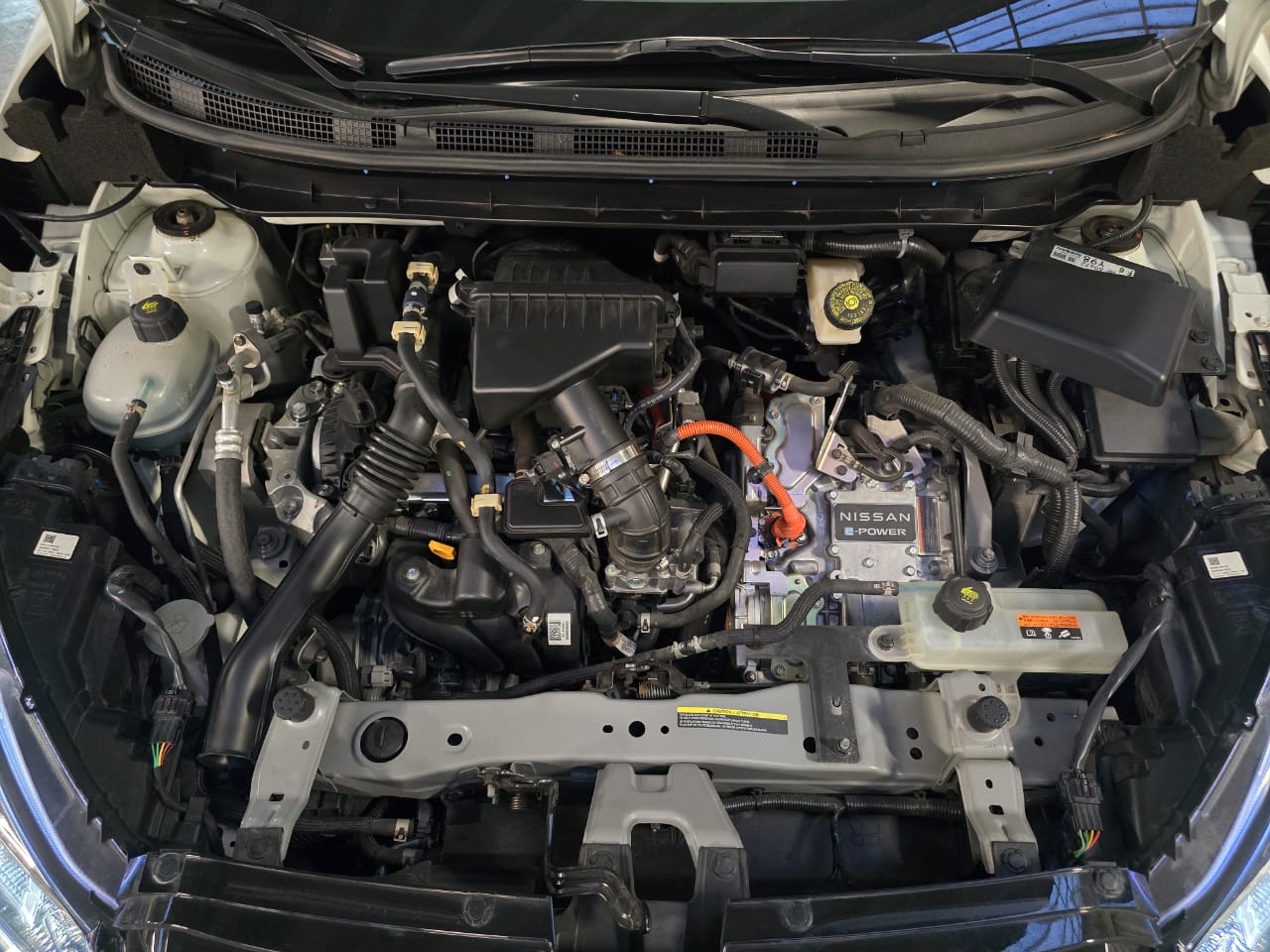 2023 Nissan KICKS 5 PTS E-POWER PLATINUM ELECTA PIEL ADAS RA-17