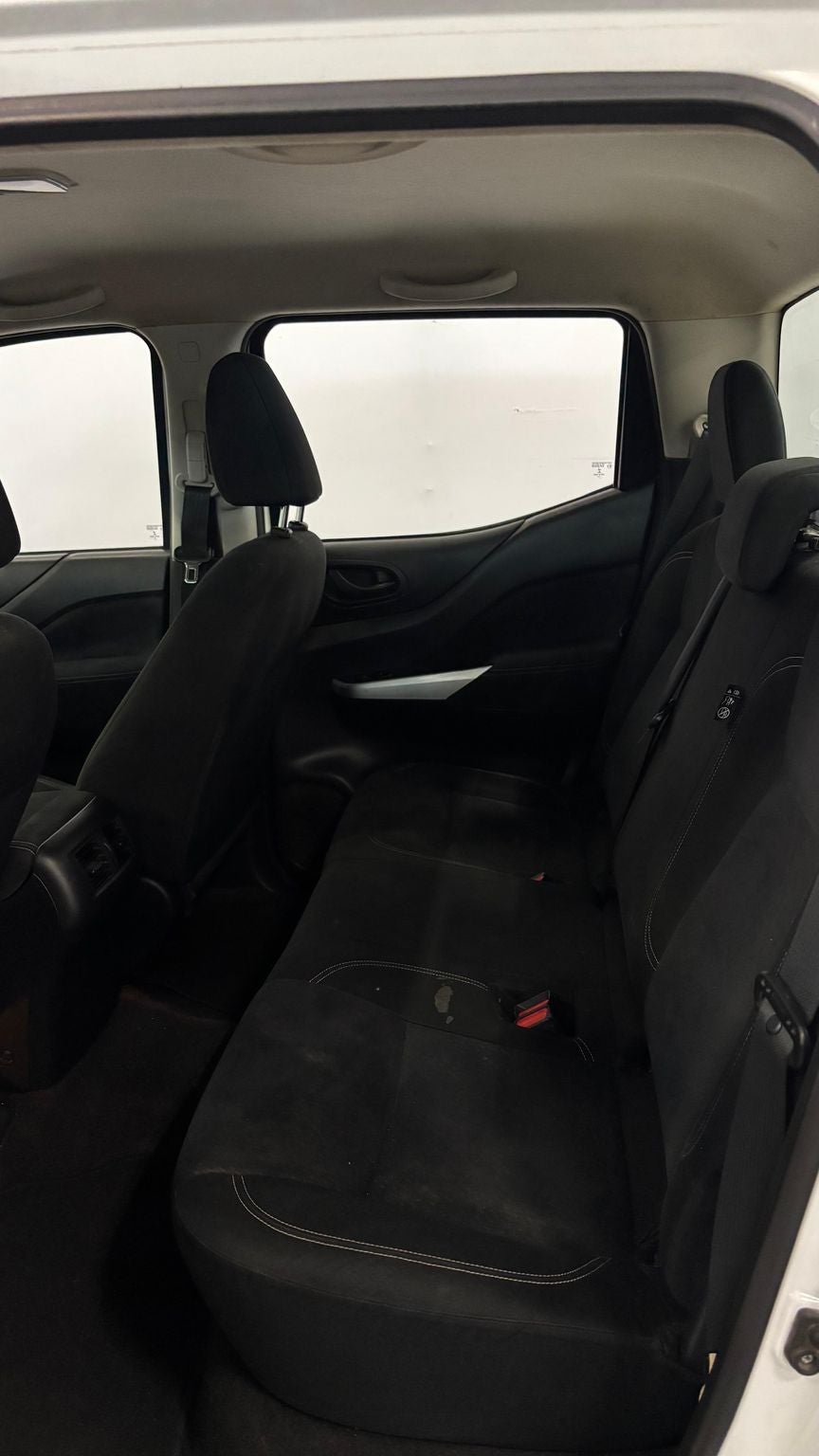 2020 Nissan NP300 2.4 Doble Cabina Se Aa Pack Seg Mt