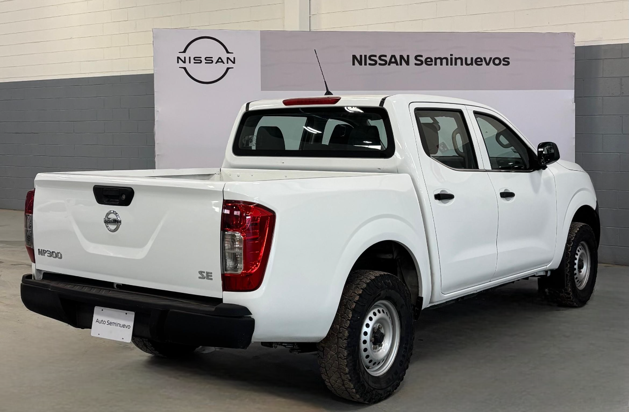 2020 Nissan NP300 2.4 Doble Cabina Se Aa Pack Seg Mt