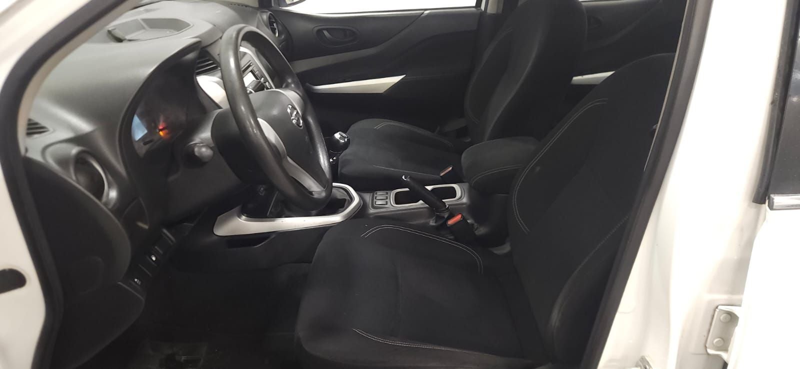 2020 Nissan NP300 Frontier 2.5 Xe Aa Mt