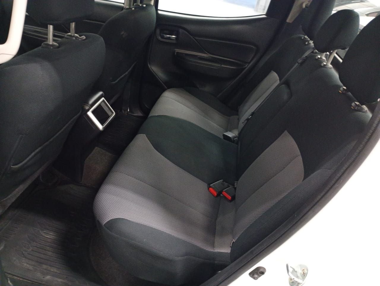 2023 Mitsubishi L200 2.4 Glx Cabina Doble 4x2 Mt