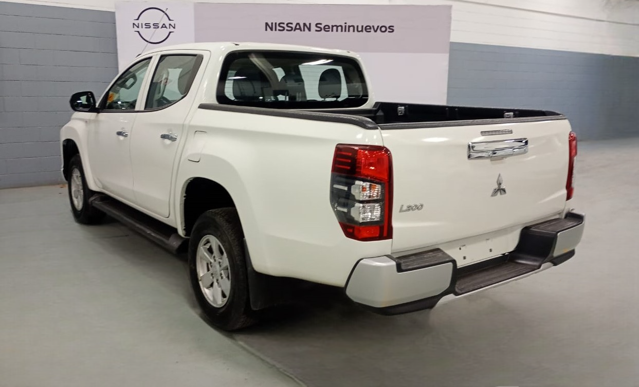 2023 Mitsubishi L200 2.4 Glx Cabina Doble 4x2 Mt